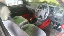 Peugeot 205 GTI abandonado
