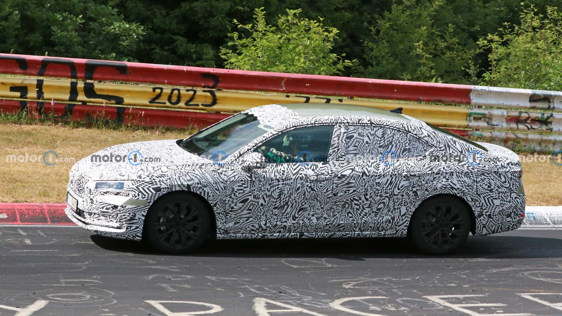 2024-skoda-superb-liftback-spy-photo.jpg
