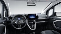 Das neu gestaltete Cockpit der privaten Small Vans von Mercedes mit vergrößertem Display und Multifunktionslenkrad