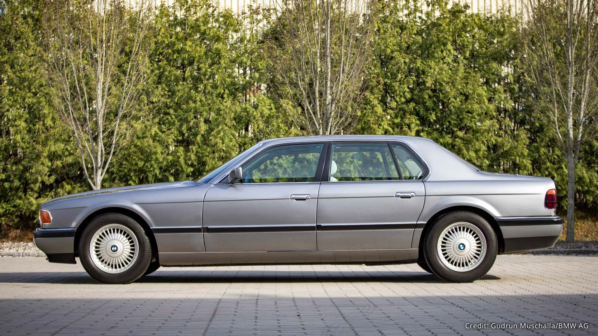 bmw-750il-v16-goldfisch-1990.jpg