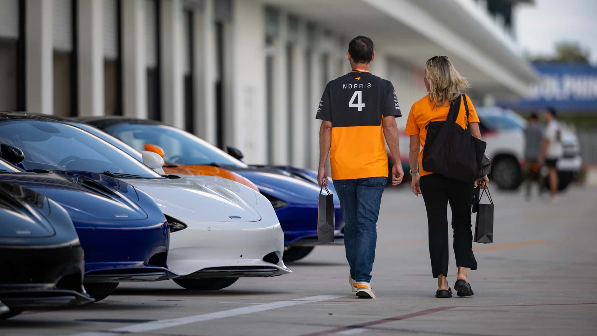 https://cdn.motor1.com/images/mgl/jlRJjR/s1/miami-international-autodrome-mclaren-750s.jpg