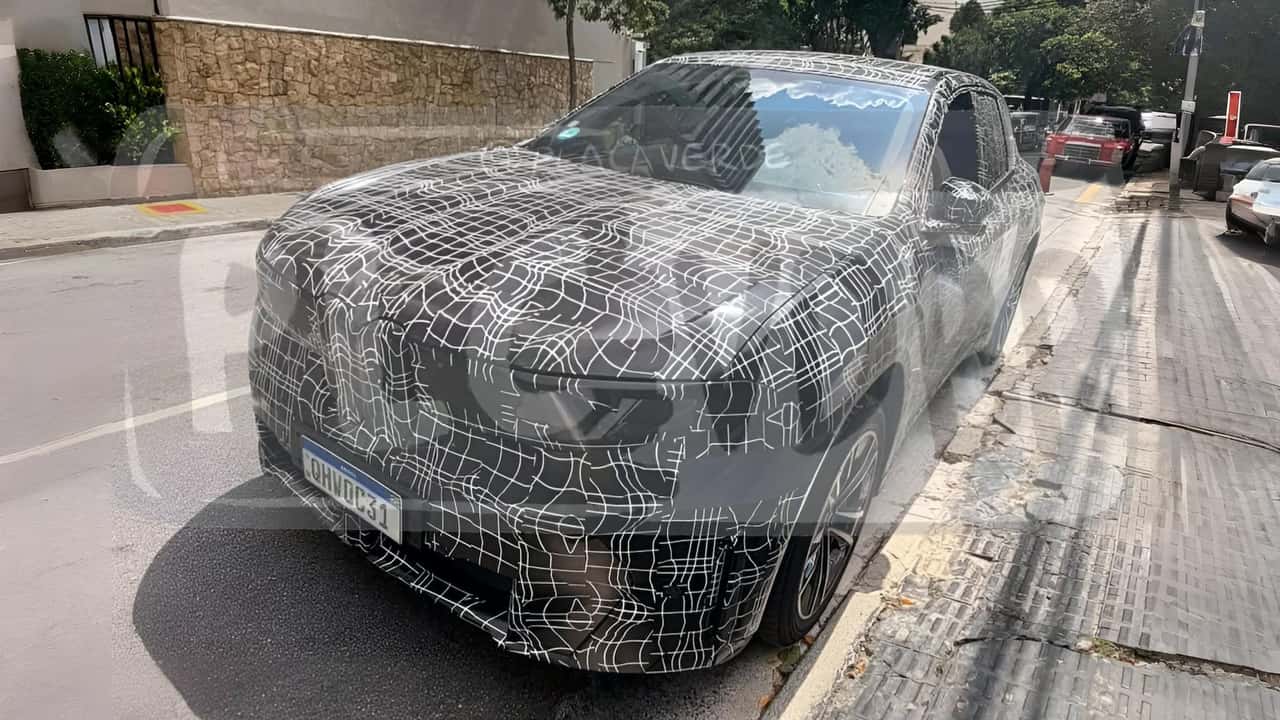 BMW iX3 Neue Klasse reaparece no Brasil em flagra mais revelador
