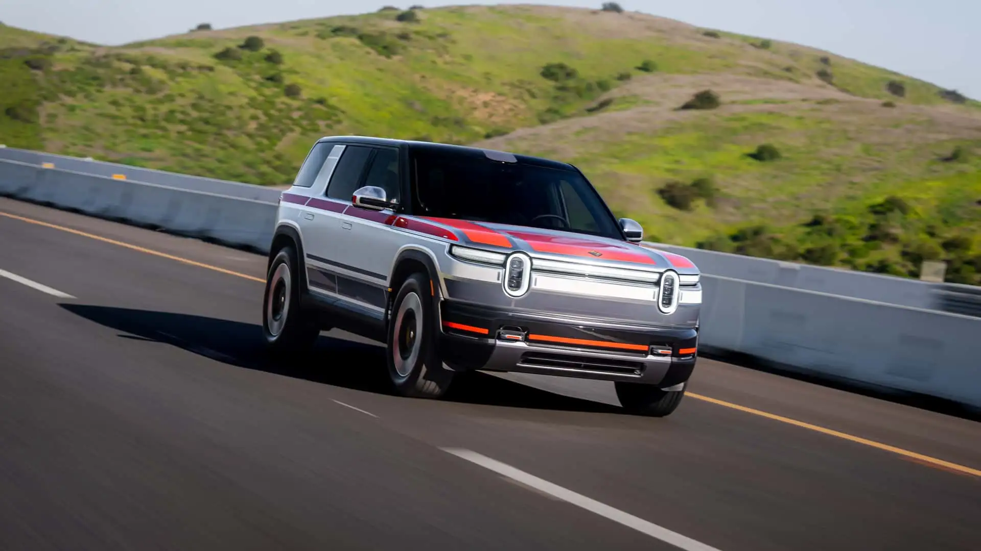 https://cdn.motor1.com/images/mgl/jlRpLo/s1/2026-rivian-r2-prototype-drive.webp