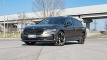 Skoda Superb Wagon PHEV, la prova di Motor1.com