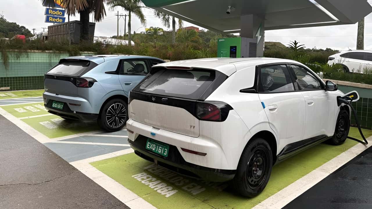 Arcfox T1 elétrico aparece sem disfarce em SP após BAIC confirmar operação