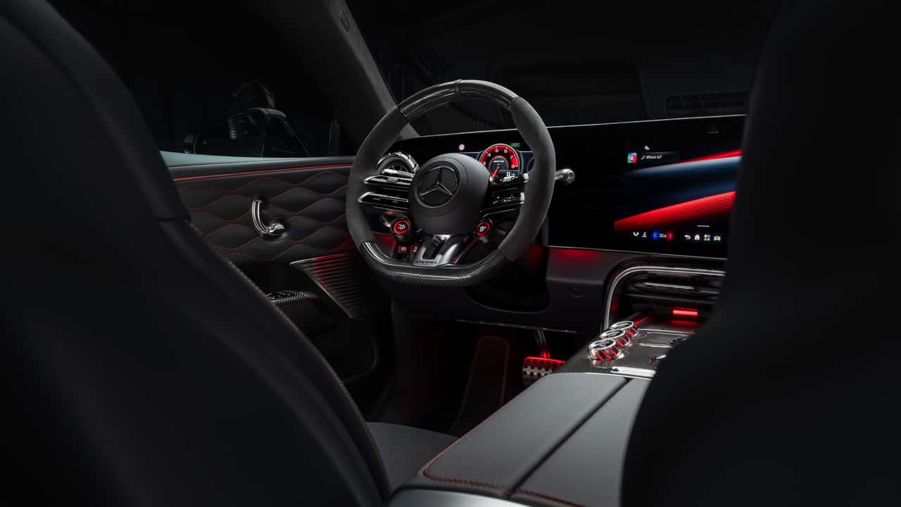 سيارة مرسيدس- AMG GT ذات أربعة أبواب