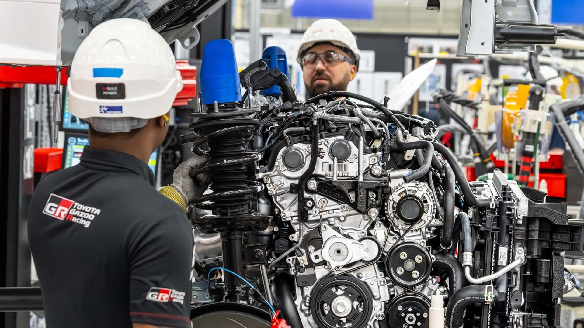 https://cdn.motor1.com/images/mgl/jlWNrN/s1/toyota-gr-corolla-uk-plant-tour.jpg