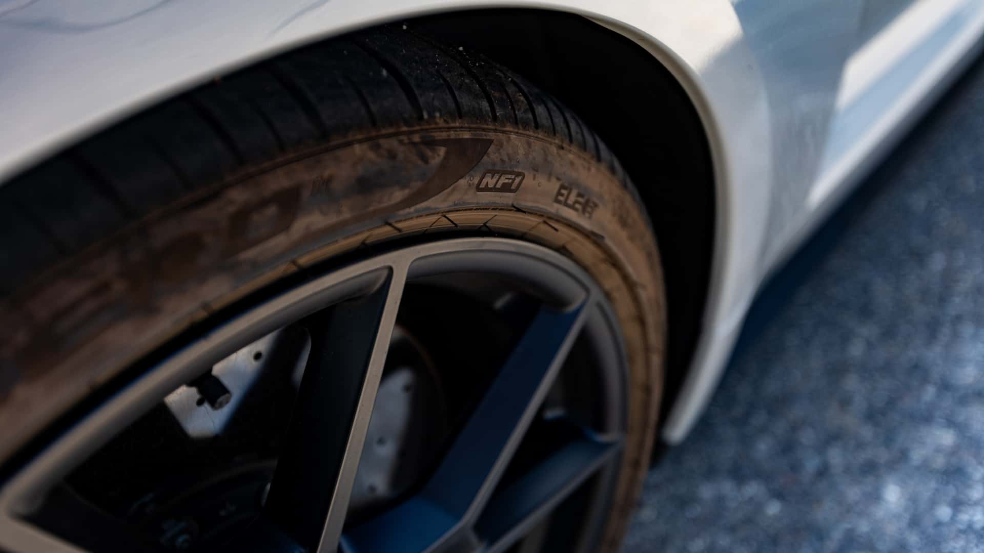 https://cdn.motor1.com/images/mgl/jlWOog/s1/2027-porsche-taycan-e-shift.jpg
