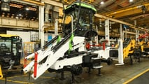 JCB lancia la prima terna 3CX a idrogeno di serie: zero emissioni, stessa potenza del diesel e rifornimento rapido in cantiere.