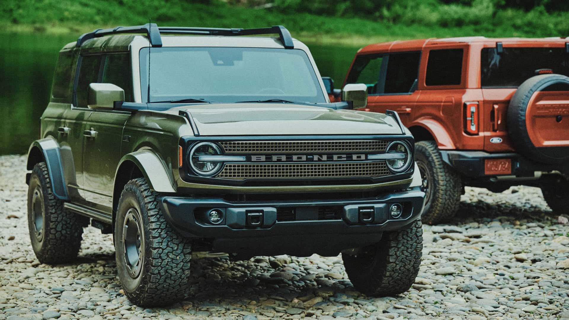 https://cdn.motor1.com/images/mgl/jlWr2N/s1/2027-ford-bronco-filson-and-bronco-filson-first-edition.jpg