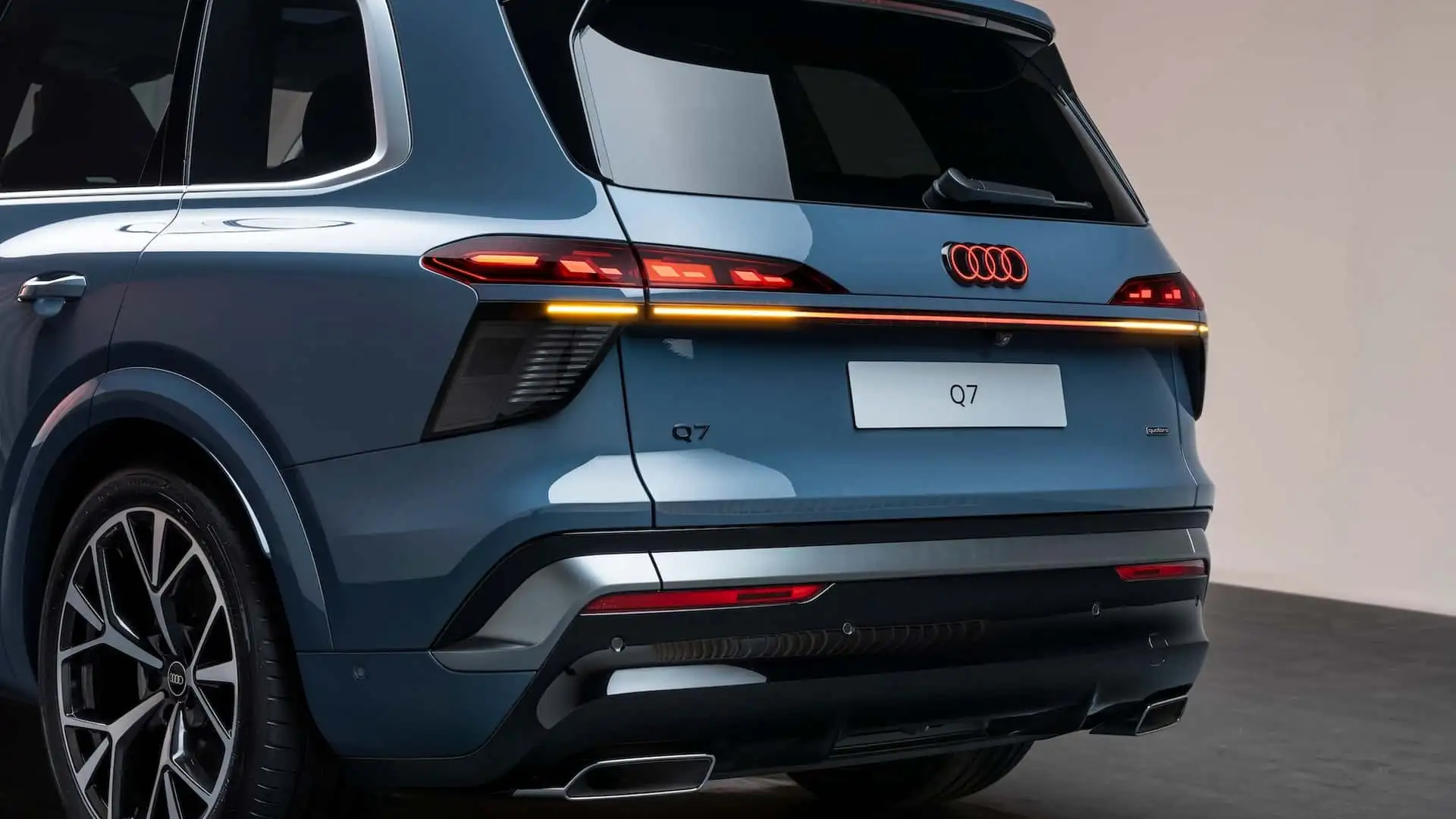 https://cdn.motor1.com/images/mgl/jlWrpe/s1/2027-audi-q7.webp