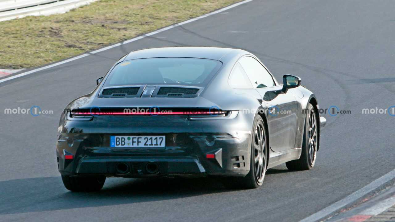 Porsche 911 ibrida, le foto spia in Svezia e al Nurburgring