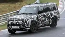Land Rover Defender 130 (2023) als Erlkönig auf dem Nürburgring