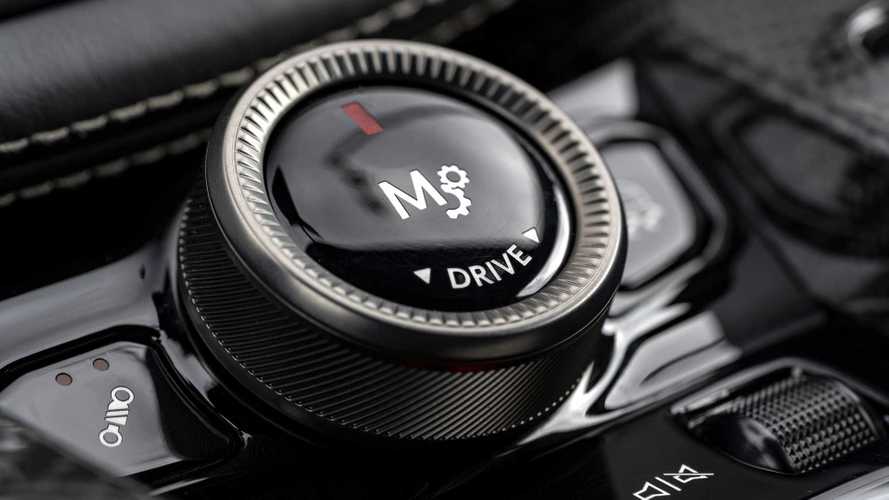 Critica: Aston Martin DBX707 2023