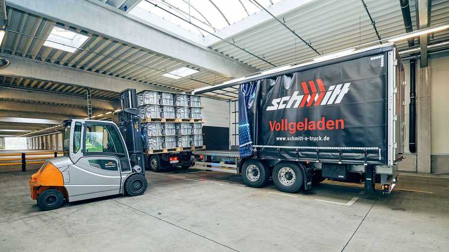 Mercedes-Benz eActros с прицепом