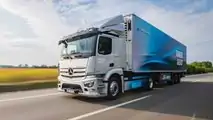 Mercedes-Benz eActros 300 tractor