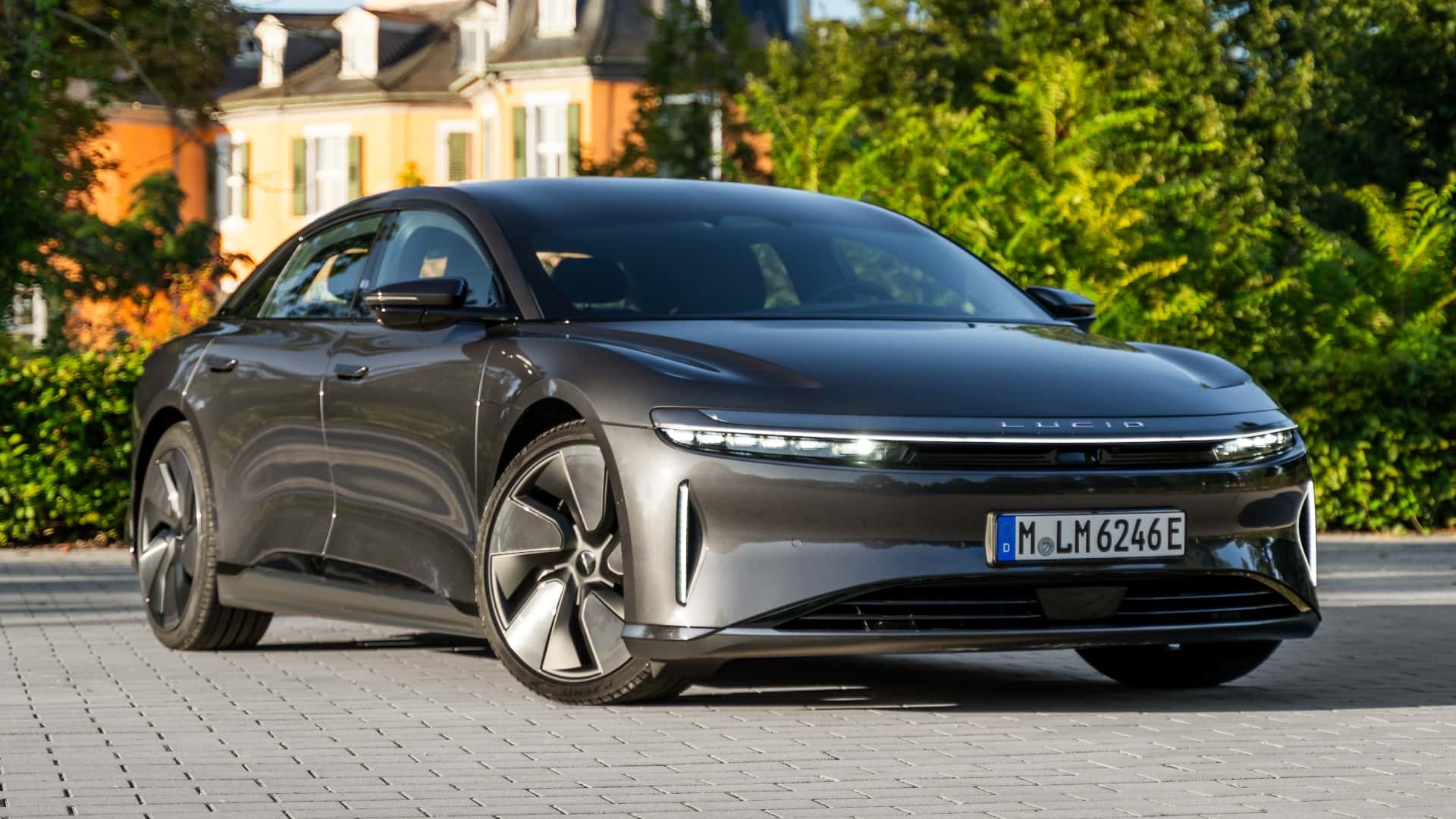Lucid Air 因潛在電氣火災風險召回，多數車輛已透過 OTA 更新修復