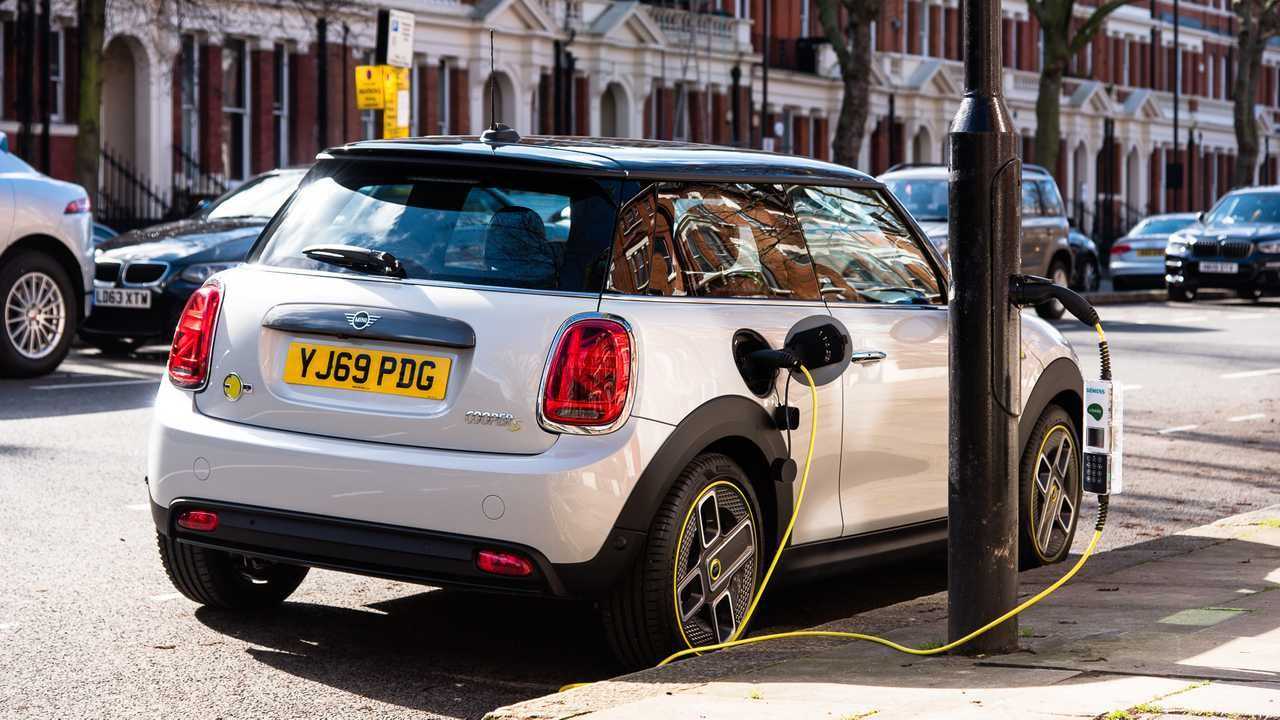 Colonnine elettriche da lampioni a Londra
