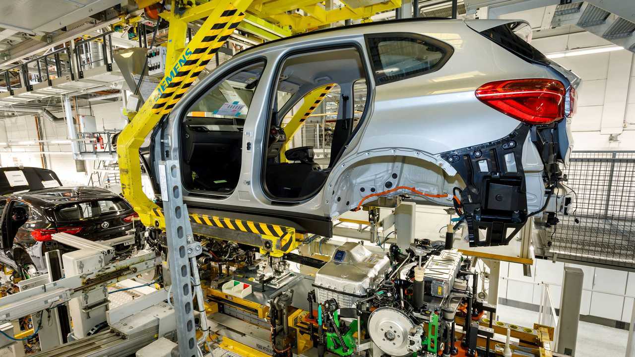BMW, la fabbrica di Regensburg