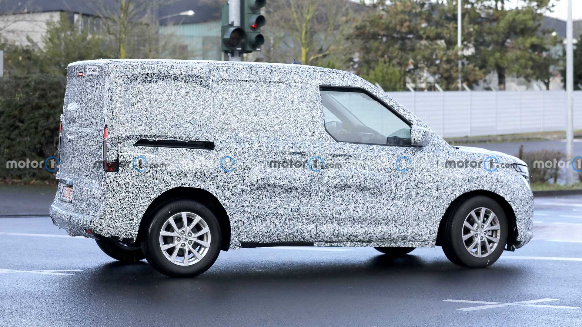 ford-transit-courier-first-spy-photo.jpg