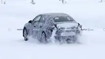 Photo d'espionnage de la berline Mercedes EQA