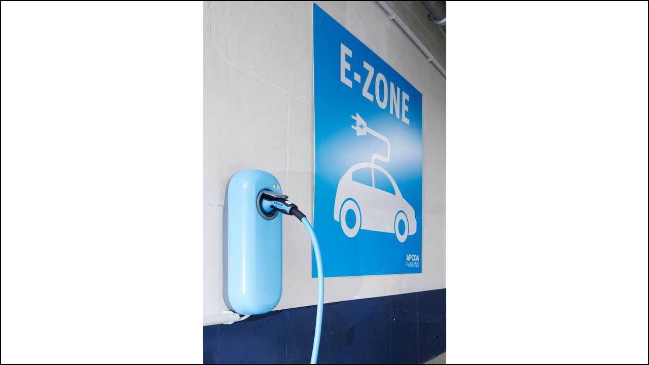 Apcoa-Wallbox in einem Frankfurter Parkhaus