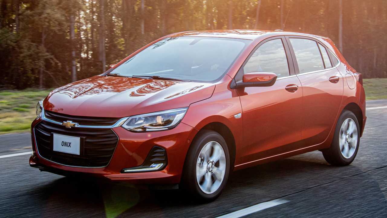 Contacto en Brasil: Chevrolet Onix Plus