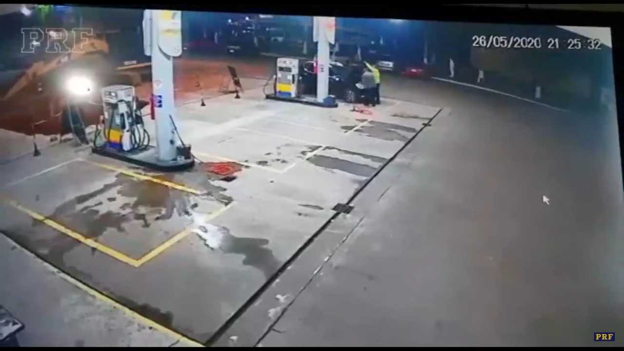 Unaware Stolen Car Was An EV, Brazilian Thieves Try To Put Gas In It And Get Arrested