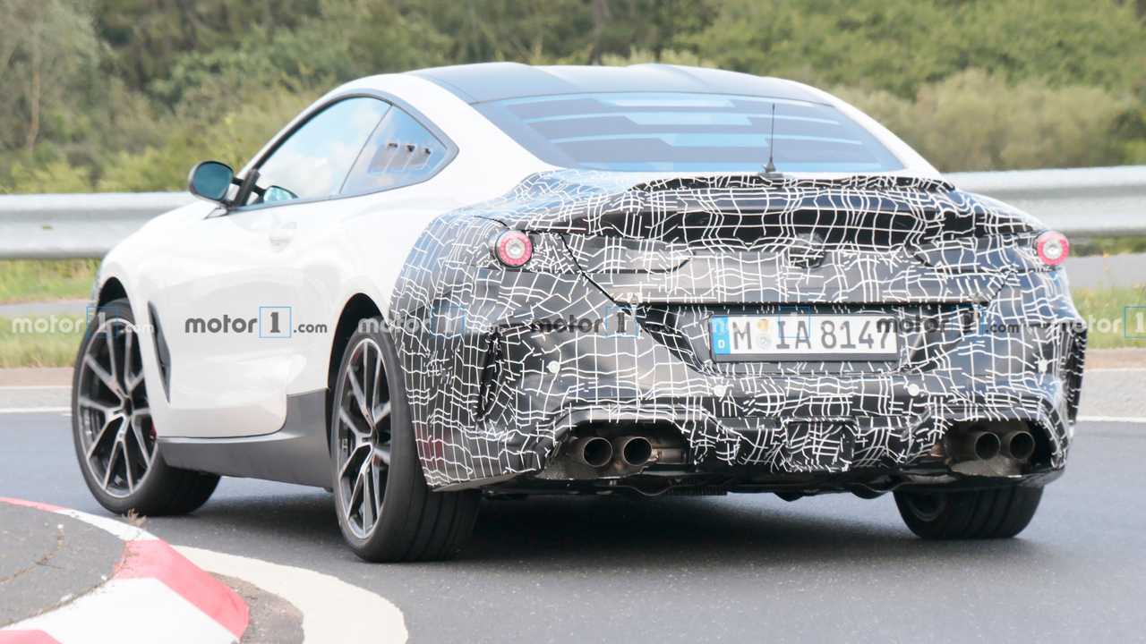 BMW Serie 8, le foto spia a motore centrale