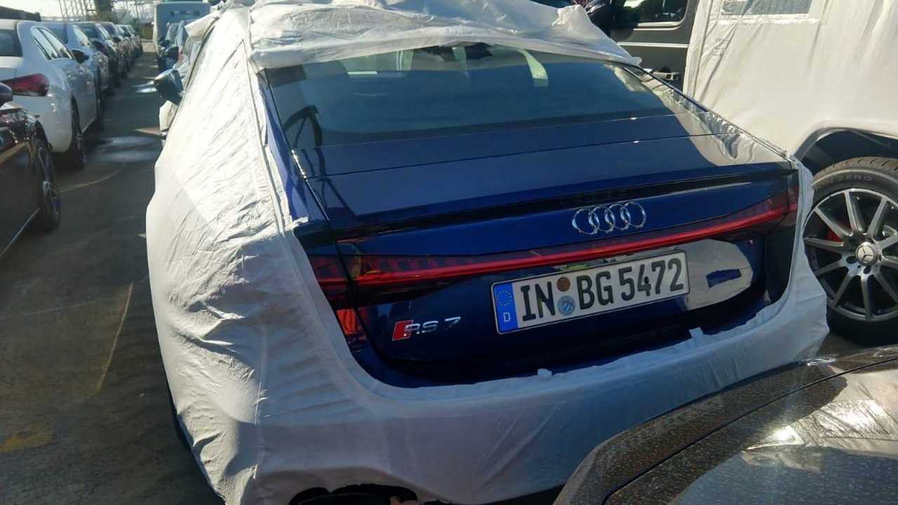 Flagra Audi RS7 2021