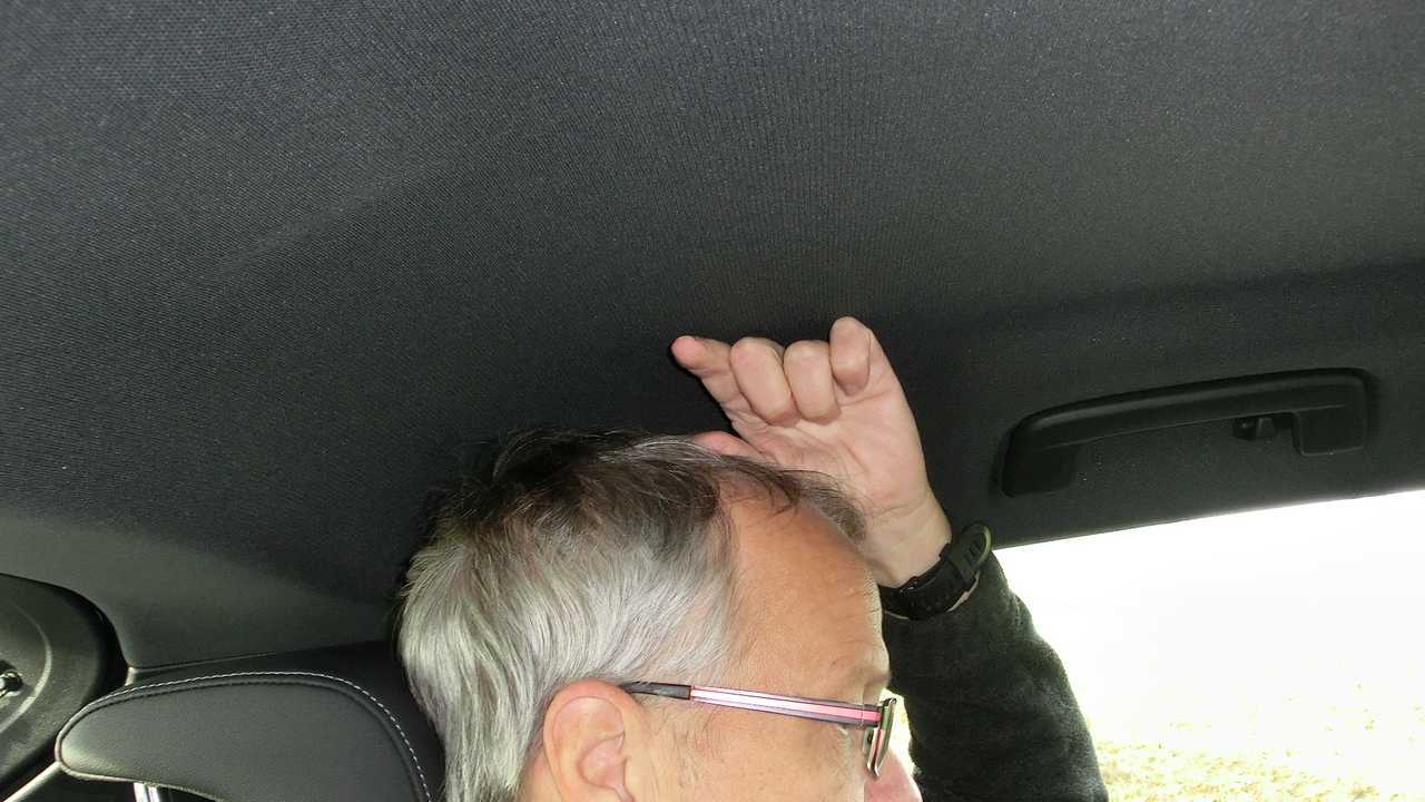 Kopffreiheit im Fond: Bei dem 1,76 Meter großen Tester bleiben ein paar Zentimeter Raum nach oben.