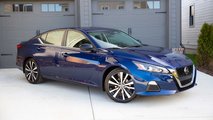 2021 Nissan Altima Blue front quarter