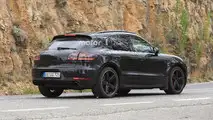 2018 Porsche Macan facelift spy photo