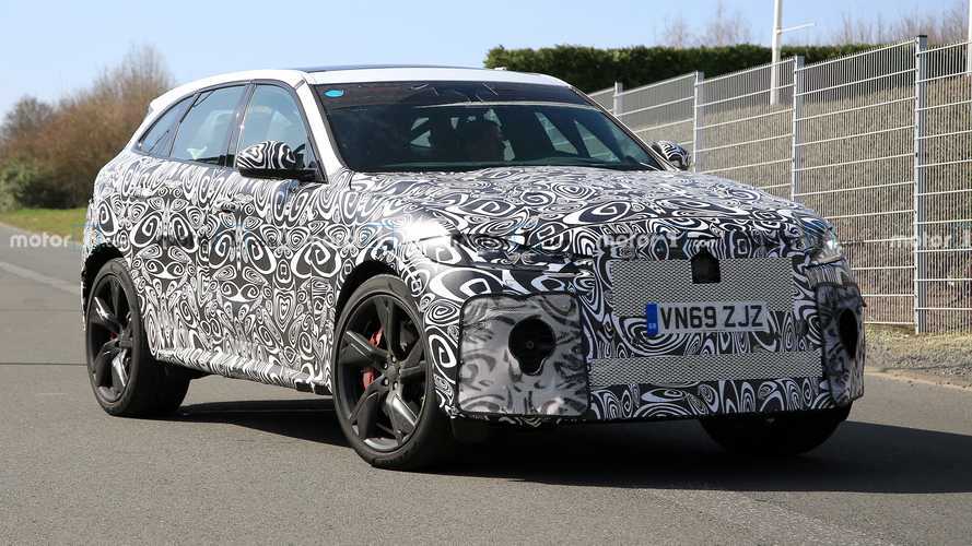 Jaguar F-Pace SVR, il prototipo del restyling nelle foto spia