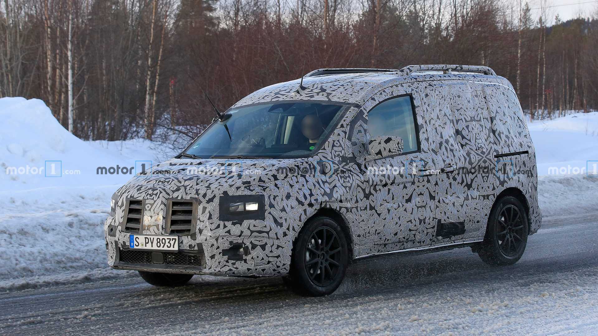 new-mercedes-benz-citan-first-spy-photo.jpg