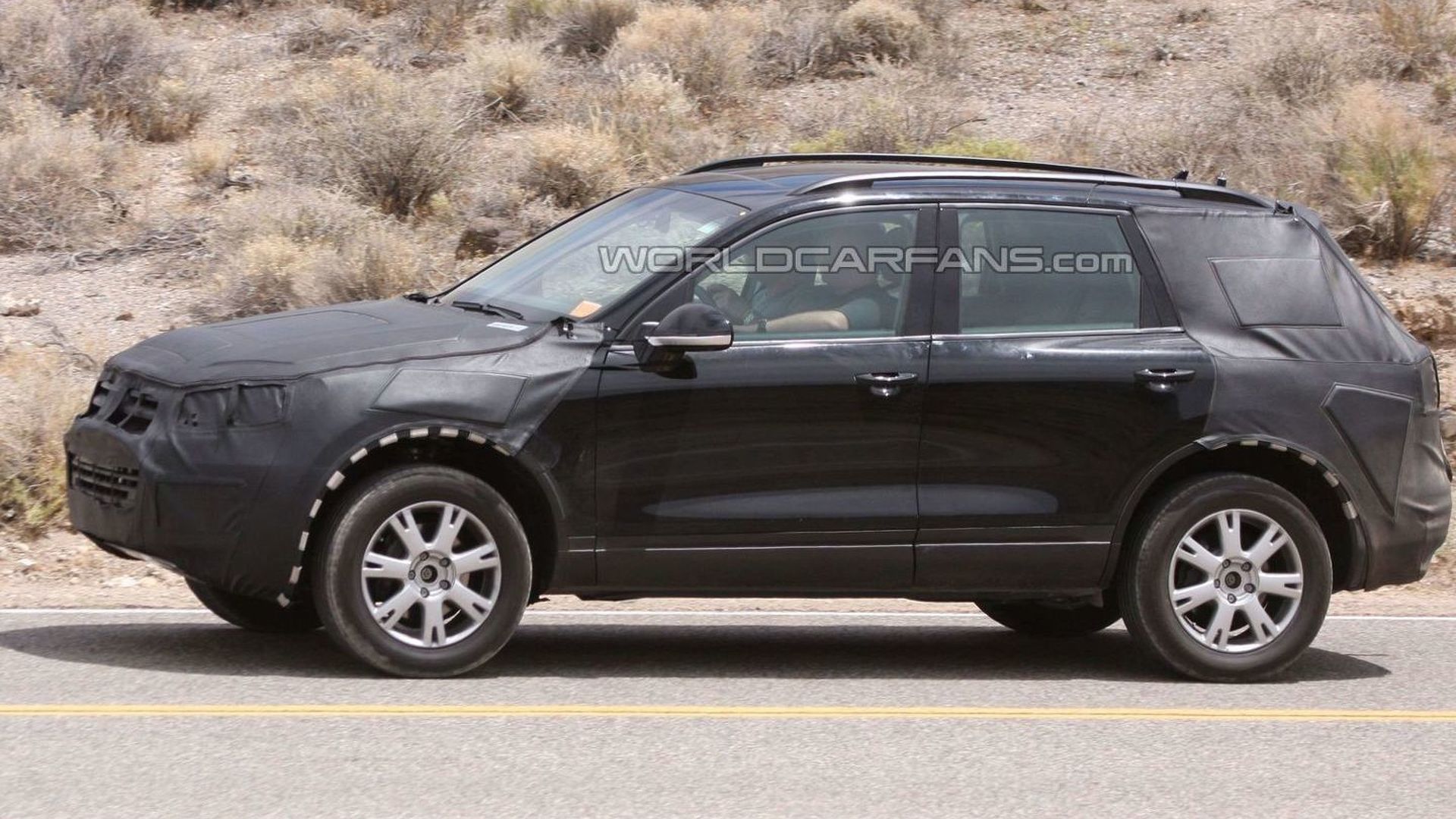 https://cdn.motor1.com/images/mgl/jx7xR/s6/2009-176393-2011-volkswagen-touareg-spy-photos-in-american-desert1.jpg