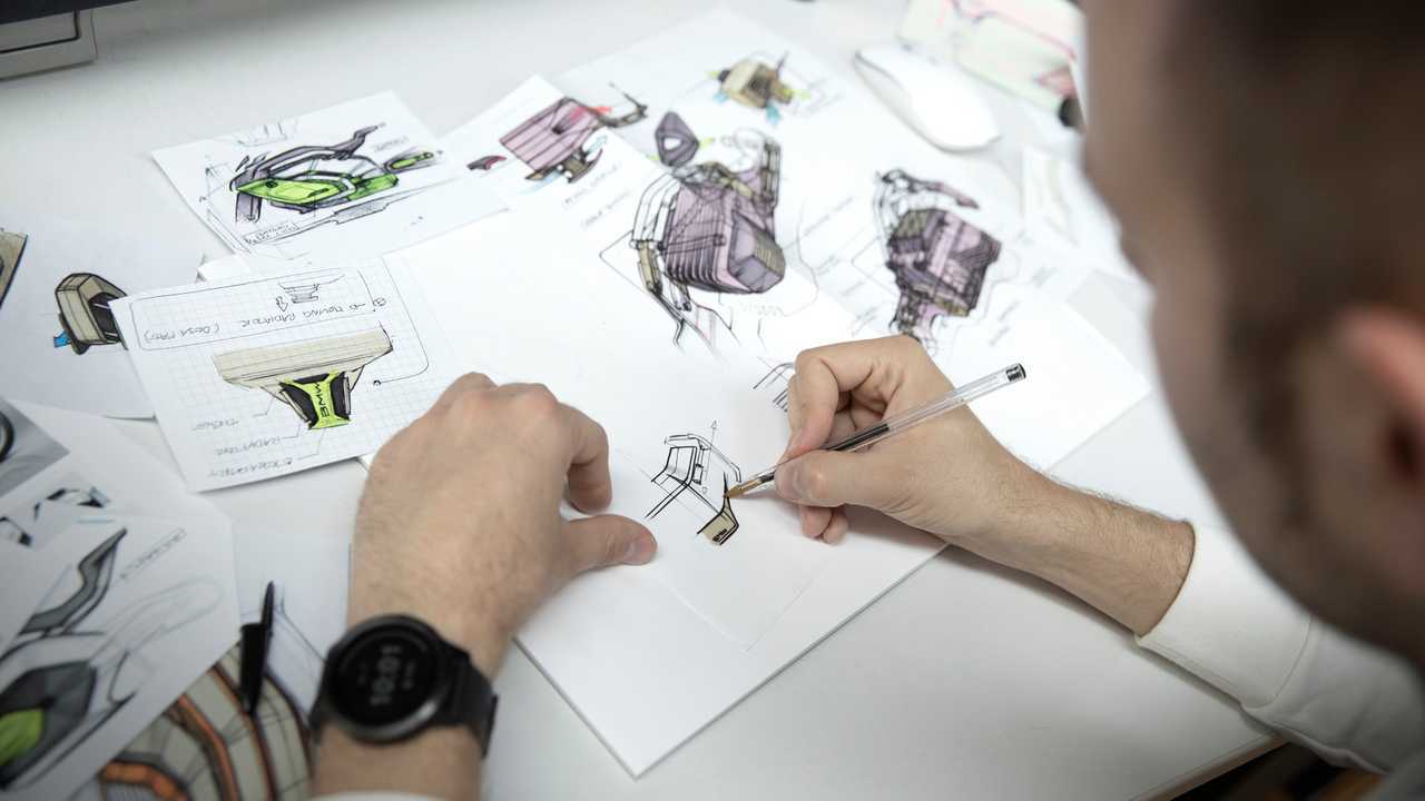 BMW, brevetti per una moto elettrica