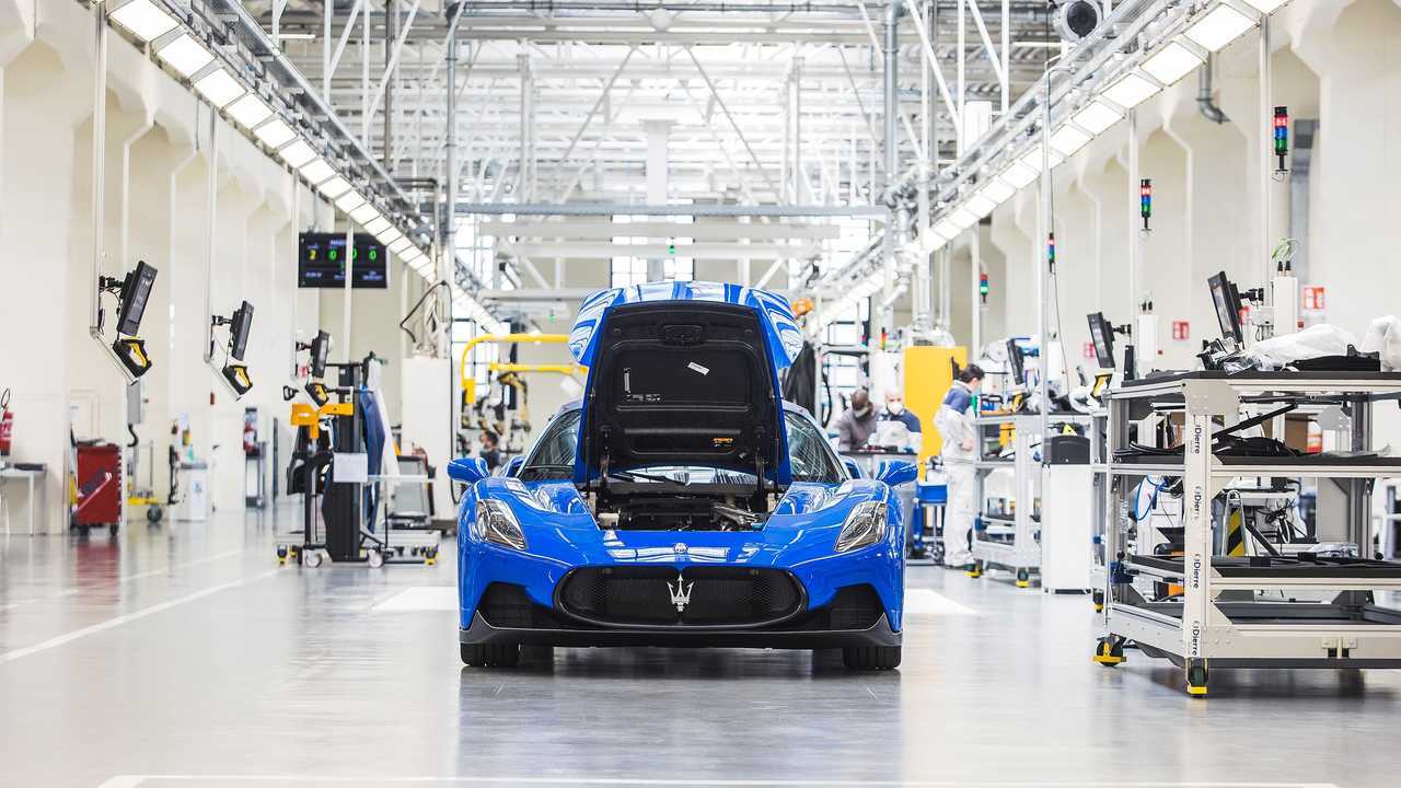 Maserati MC20, dalla neve alla produzione