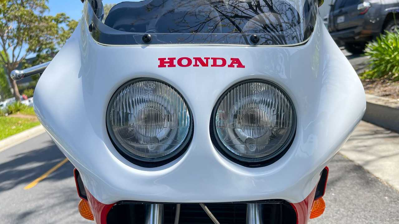 Honda-VFR400R2