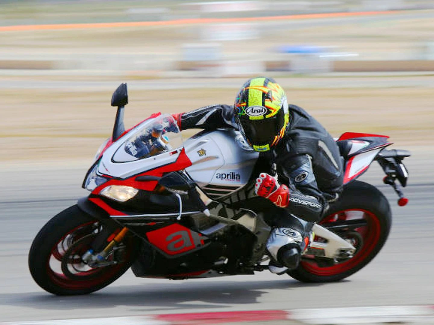 Rideapart Review Aprilia Rsv4 Rf Limited Edition