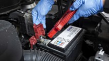 Come ricaricare la batteria dell'automobile