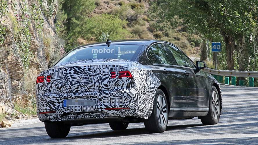 VW Passat GTE 2019 - Flagra