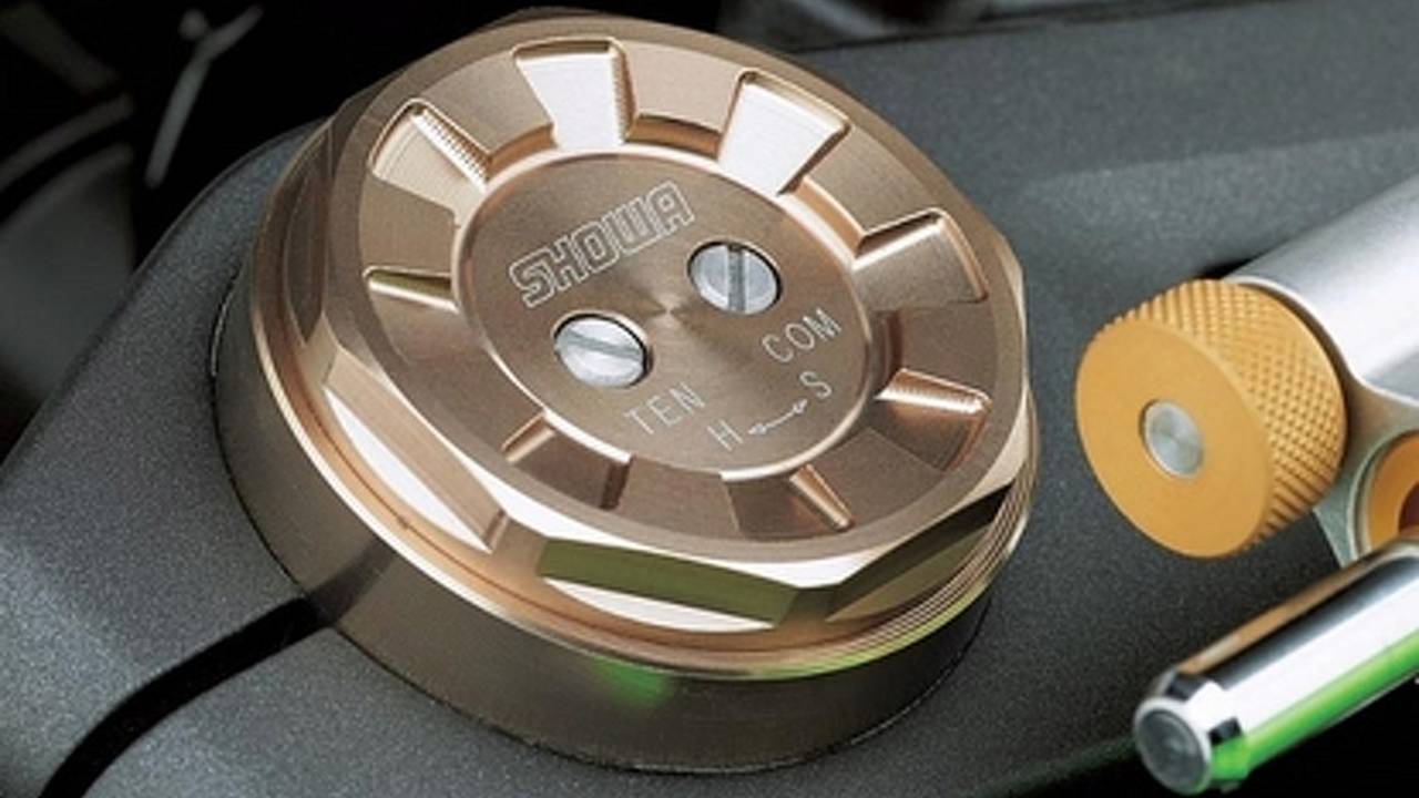 Details Showa Big Piston Fork