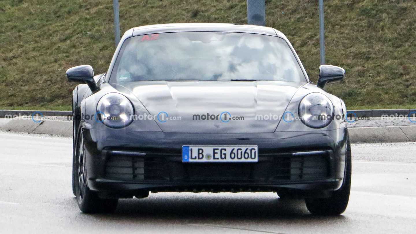 2022 Porsche 911 Safari spy photo