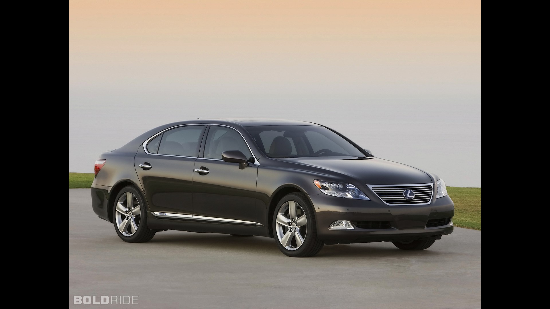 Lexus LS 600h L Pebble Beach Edition Lexus LS 600h L Pebble Beach Edition