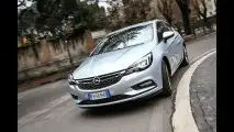 Opel Astra, l’auto a cui basta “chiedere” 