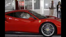 Keanu Reevs in visita alla Ferrari