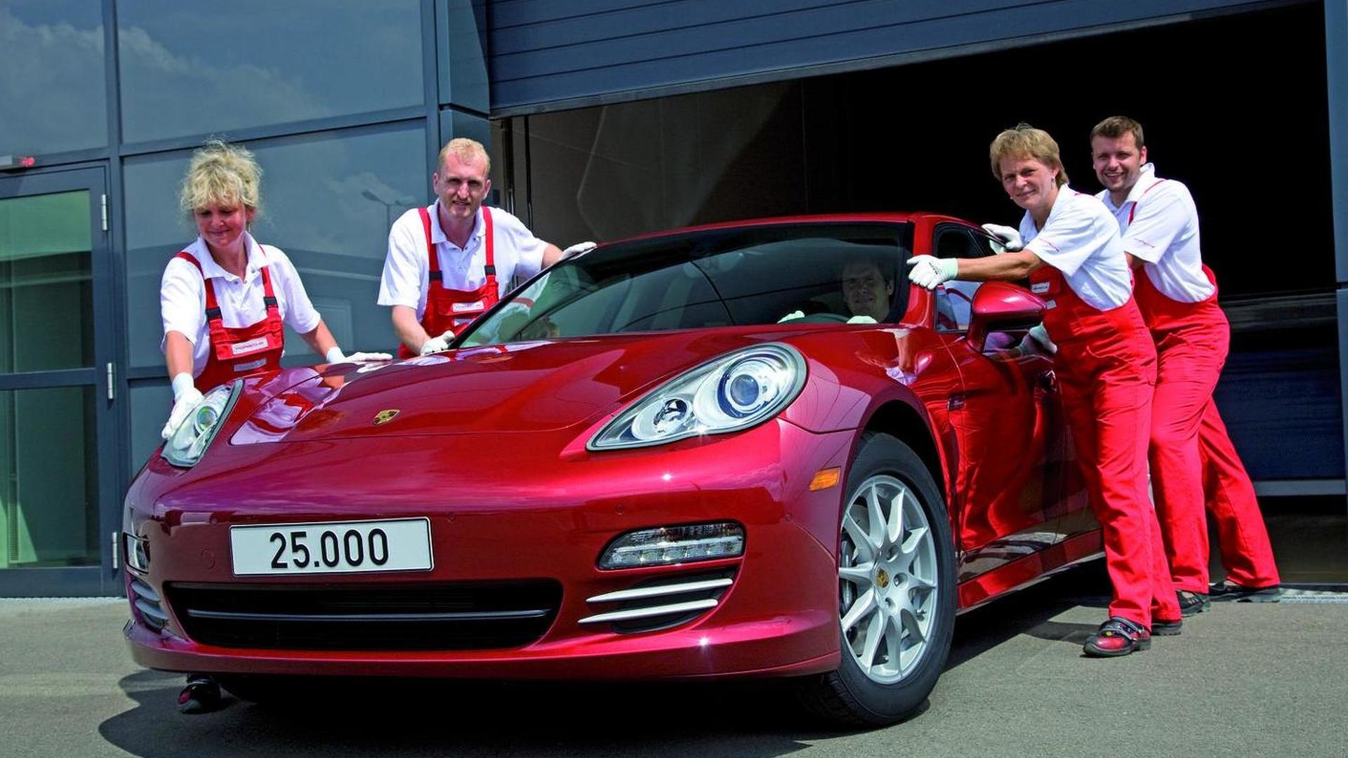 25,000th Porsche Panamera built Photos
