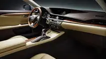 Makyajlı Lexus ES