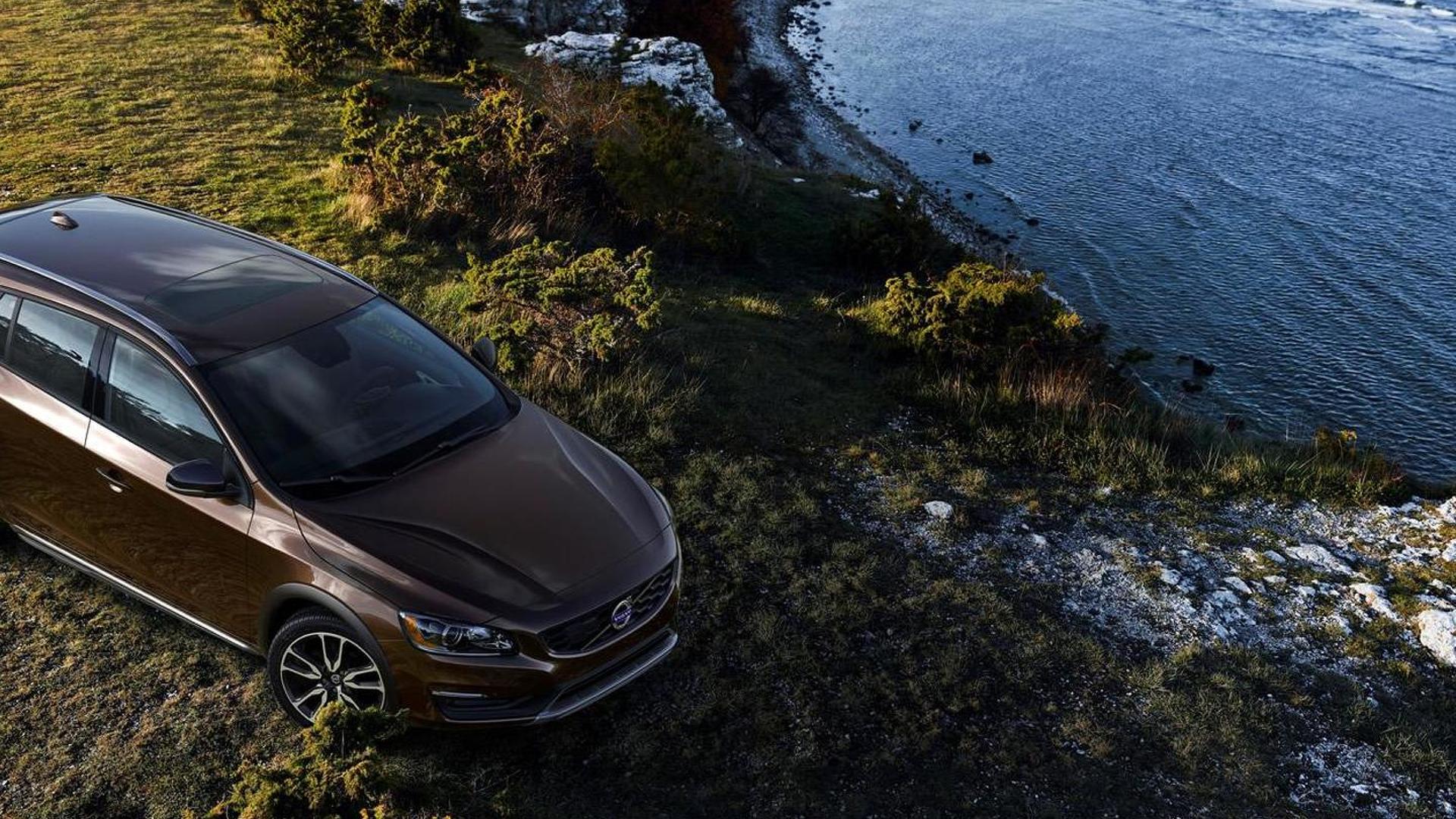 2014-518560-2015-volvo-v60-cross-country1.jpg